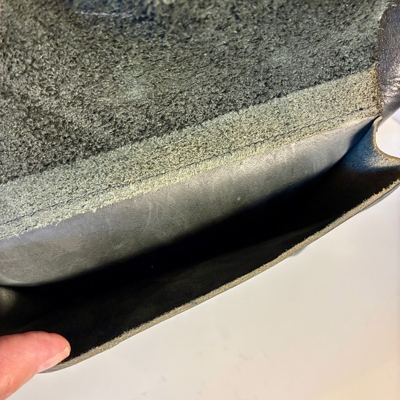 Thick leather American Apparel handbag in black with magnetic top closure - Picture 14 of 14